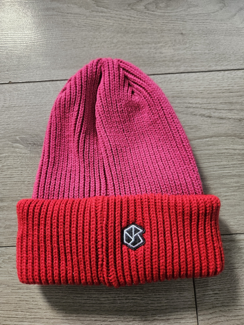 ​Two Tone Pink Red Cuffed Knit Beanie Hat Embroidered Logo Winter Skull Cap ❄️